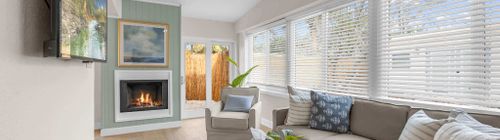 Steps to Beach | King Bed | Parking | Pet-Friendly