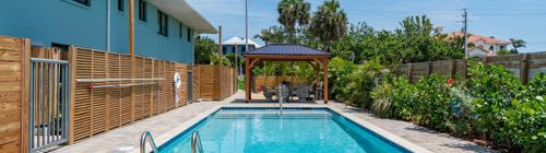 2BR beach stay w/ pool & backyard