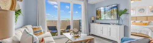 RIVER FLY IN: Sunshine Suite, Waterfront 2BR