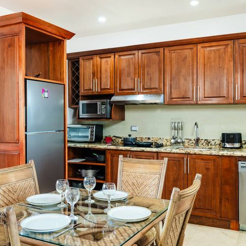 Kitchenette with induction stove, minibar fridge, microwave and dishwasher