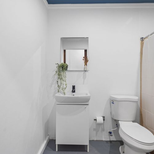 Efficient bathroom layout for a comfortable stay