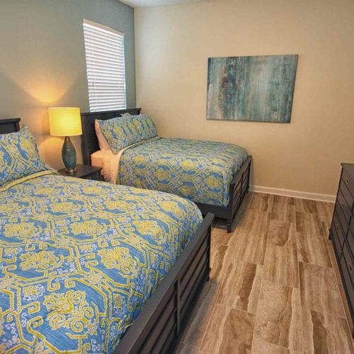 First Floor Double Room w/Two Double Beds & Flat Screen TV