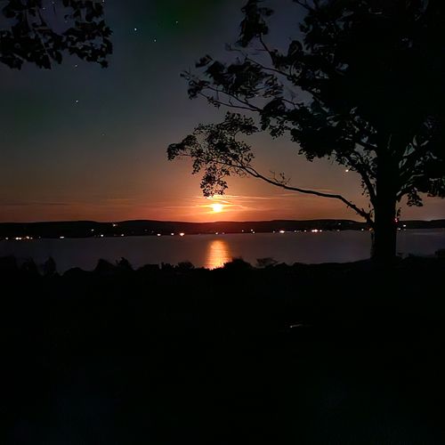 Exterior:  a beautiful sunset on crystal lake
