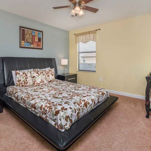 Queen bedroom 4