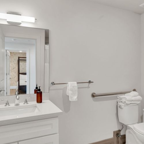 Full bathroom 1