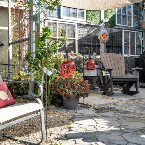 Tucked-away courtyard retreat where the city feels far away.