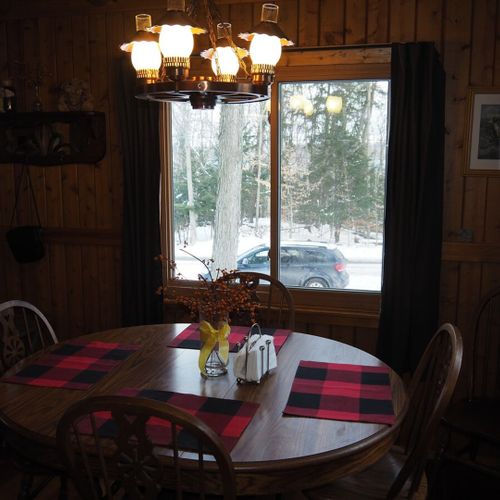 Dining area:  there's a nice dining table, chairs, and chandelier that comfortably seats 4 adults.