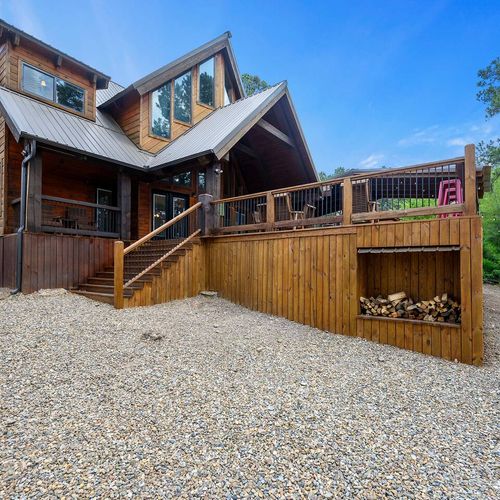 Stairs leading down to the fire pit!