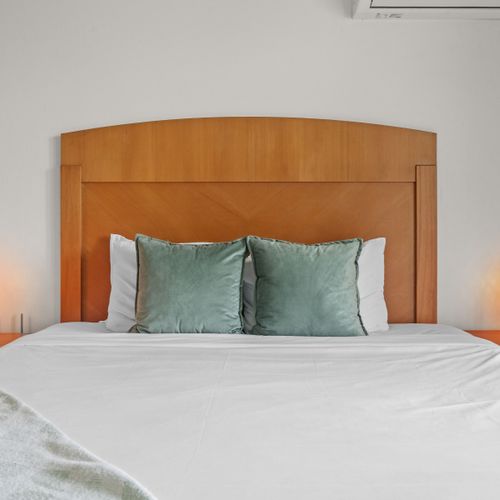 Breathtaking by day, stunning by night. The bedroom offers an ever-changing canvas of lagoon and ocean views, enhanced by thoughtful lighting for a cozy ambiance after dark.