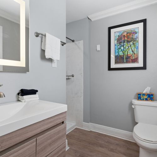 Fresh, well-appointed bathroom w/ clean lines & a polished finish.