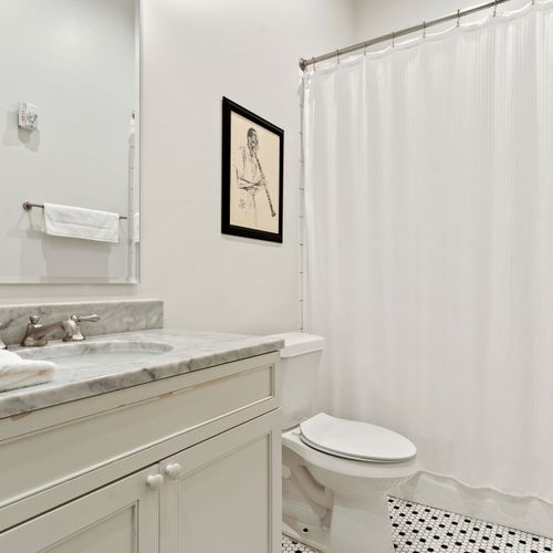 Homey bathroom space | Bathroom 1