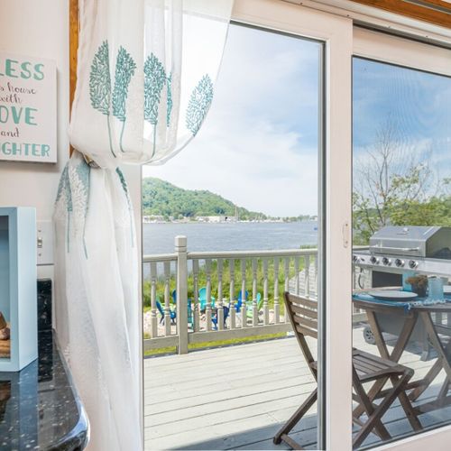Kitchen:  the home has a large modern kitchen with all appliances, a large kitchen island with seating, and great views of betsie lake!