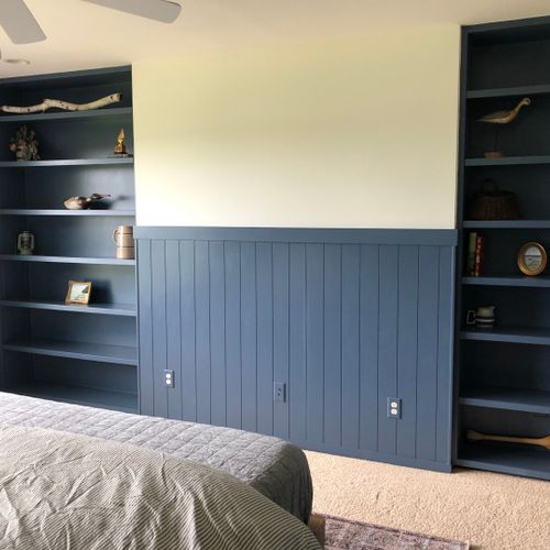 Bedroom #1 (main floor):  features a king-size bed, private en-suite bathroom, ceiling fan, shelves, and great views of the backyard, long lake, and sleeping bear dunes.