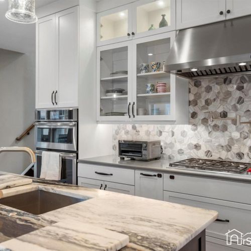You’ll find all of the cooking essentials from premium pans and bakeware to sets of plates and drink-ware.