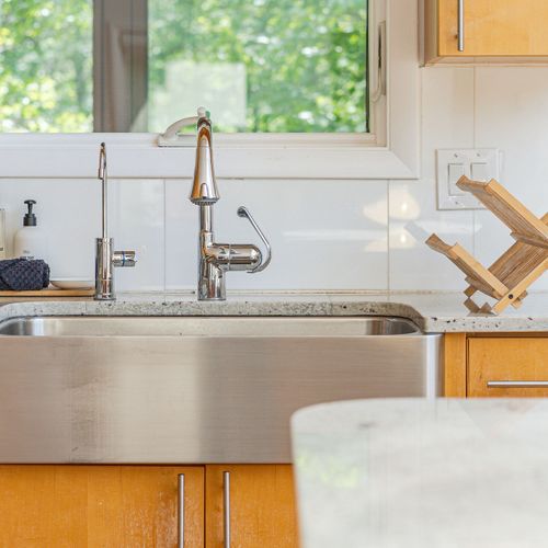 Gorgeous farmhouse style sink!