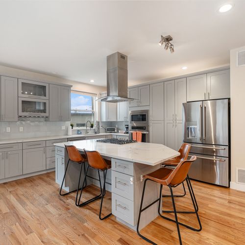 Get ready to whip up delicious meals in our fully stocked kitchen, complete with bar seating!