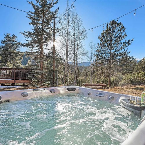 Unwind in the hot tub for a soothing soak—this is your ultimate relaxation retreat! Enjoy stunning views from the hot tub and let the beauty surround you.