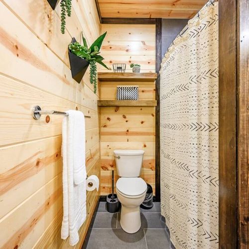 Full bathroom attached to Upstairs King Bedroom 3.