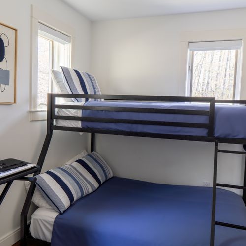 The right hand set in the bunk room has one twin above and one full below.