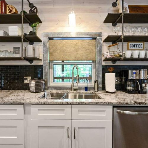 Stainless steel appliances throughout the kitchen!
