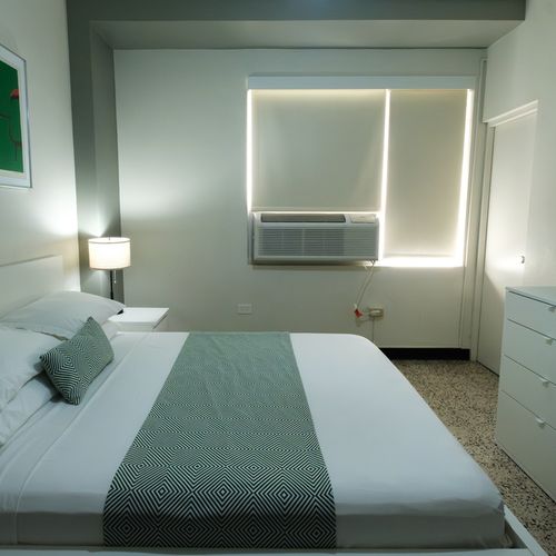 Experience ultimate comfort with our modern bedroom featuring effective blackout blinds for a restful night's sleep and individual climate control for your perfect temperature.