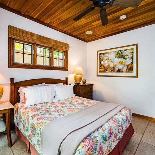Master bedroom with a queen-size bed.