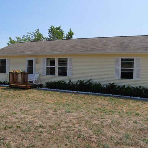 Exterior:  the apartment has a beautiful country setting with its own private entrance. A picnic table is also provided for outdoor dining.