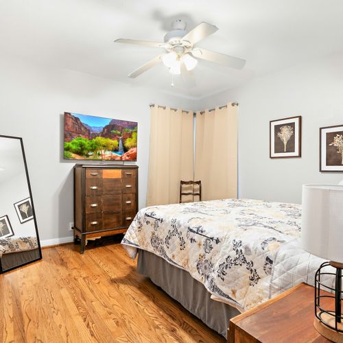 Master BR, Queen Bed