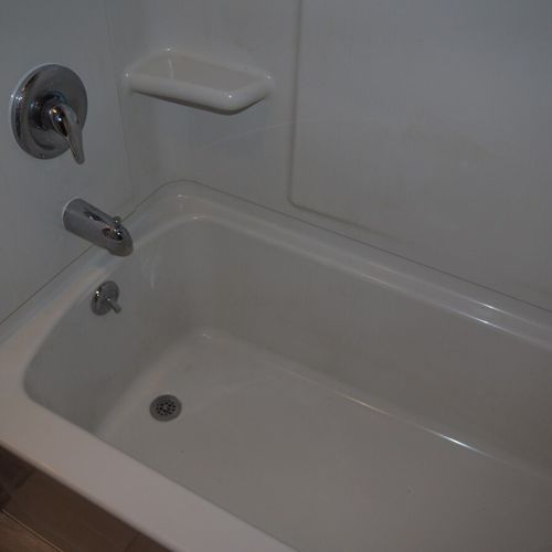 Bathroom (main floor):  the cabin has a full bathroom on the main floor with a combination tub / shower.