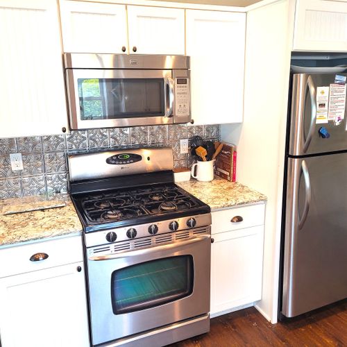 Larger house - kitchen:  full kitchen with all appliances including a dishwasher.