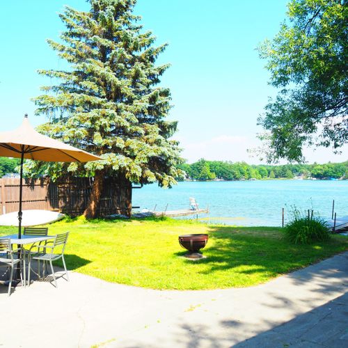 Overview:  the backyard and lakefront in the summer