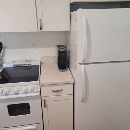 Kitchen:  the cottage has a very efficient kitchen with all appliances (including a dishwasher) and a good supply of cooking and dining utensils.