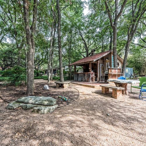 Cantina seating area for grilling and chilling