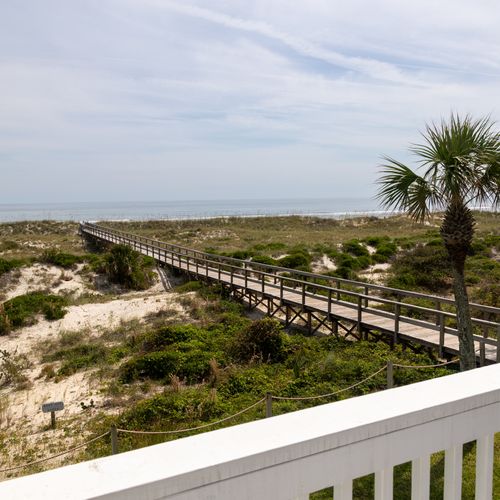 Spend the day in paradise! Walk down to the beach and soak up the sun.