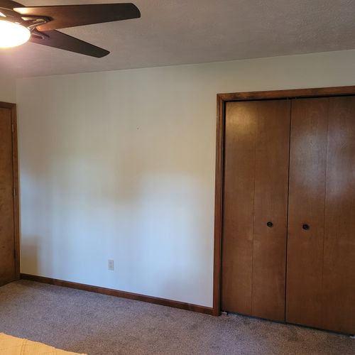 BEDROOM #2 (SECOND FLOOR):  Super cute bedroom with a queen-size bed, cubby area, closet, dresser, and mirror.