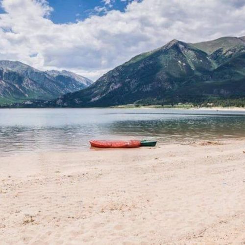 Access to twin lakes is a stone's throw away!