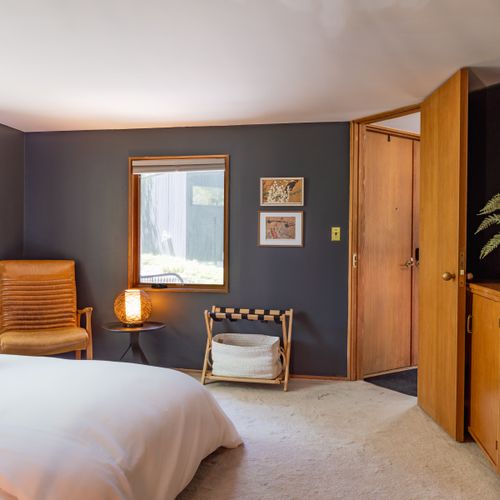Light pours in, making for a calm escape.