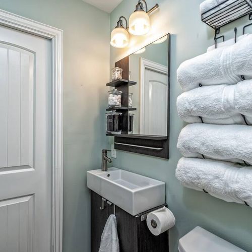 All linens, shampoo, toiletries and sheets are provided at the Baylor House