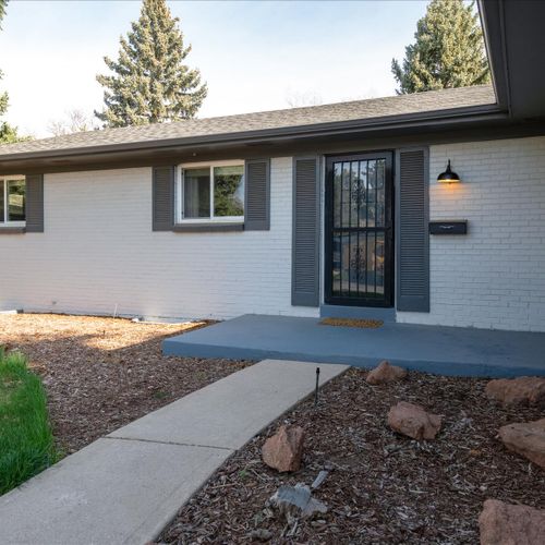 Enjoy the convenience of being minutes from the streets of southglenn, denver tech center, and many popular attractions.