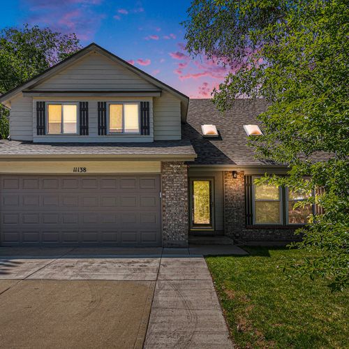 Your peaceful suburban retreat starts with this inviting, well-kept home.
