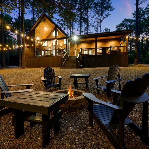 A firepit to enjoy s'mores under the stars!
