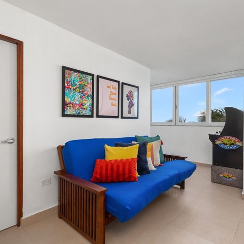 “Location, location, location. Very good value. The apt has everything you need, including an air conditioner and beach view (and the wonderful sound of waves). Hosts are super responsive.”
-Isabel