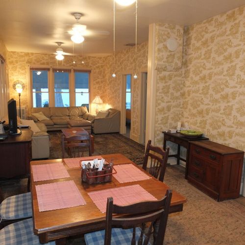 Dining area:  the cottage has a cute dining area with a dining table and seating for 6 adults.