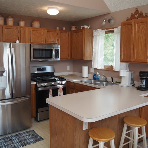 Ktichen:  there is a modern and convenient kitchen with appliances except for a dishwasher.