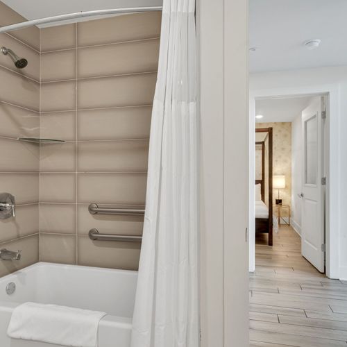 Full bathroom 1
