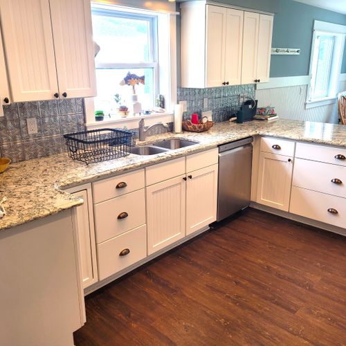 Larger house - kitchen:  full kitchen with all appliances including a dishwasher.