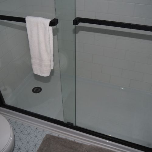 Bathroom:  the home has a full bathroom that has been newly renovated and is gorgeous!