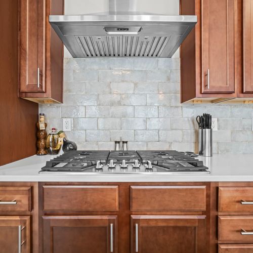 Cook everything at once with this wide, multi-burner stovetop.