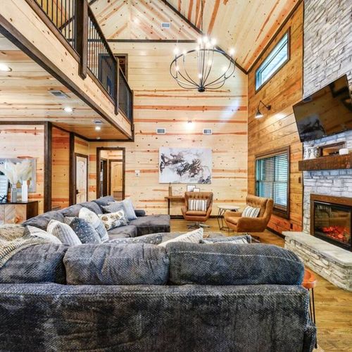 The living area has seating for all to enjoy!