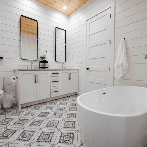 Oversized soaking tub!